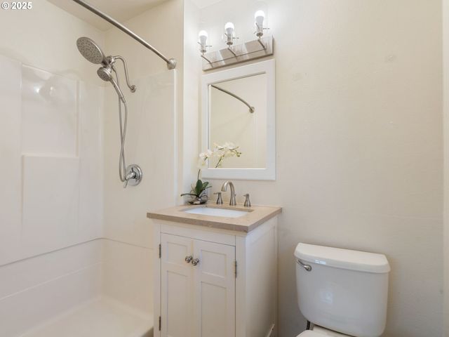 824 Se 207TH Ave, Gresham, OR 97030