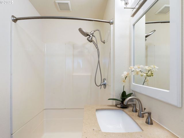 824 Se 207TH Ave, Gresham, OR 97030