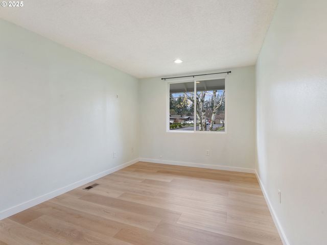 824 Se 207TH Ave, Gresham, OR 97030