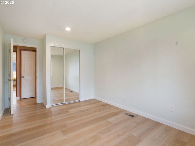 824 Se 207TH Ave, Gresham, OR 97030