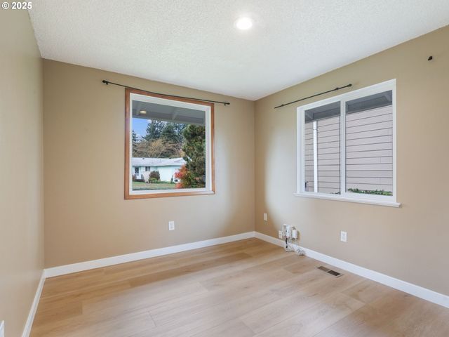 824 Se 207TH Ave, Gresham, OR 97030