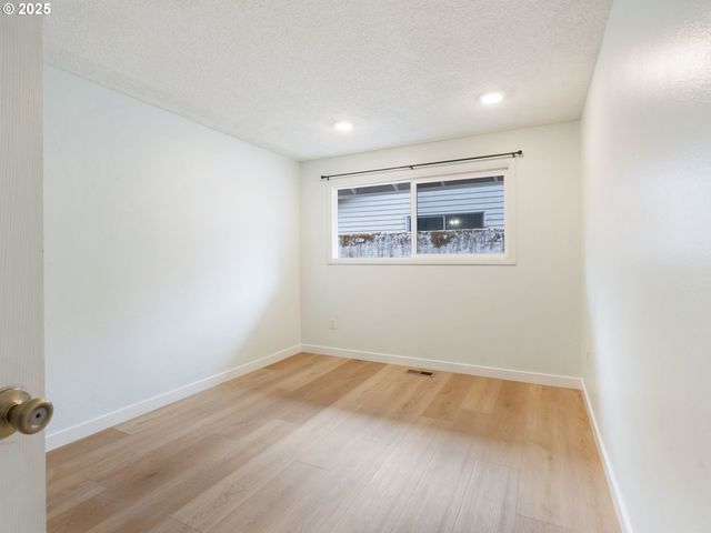 824 Se 207TH Ave, Gresham, OR 97030