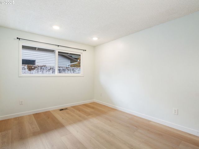 824 Se 207TH Ave, Gresham, OR 97030