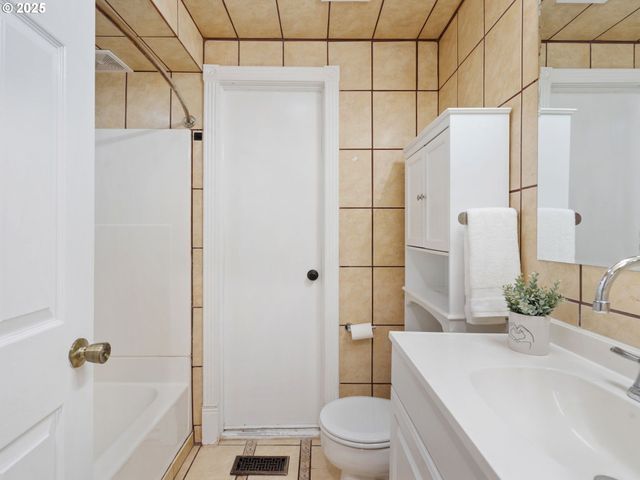 824 Se 207TH Ave, Gresham, OR 97030