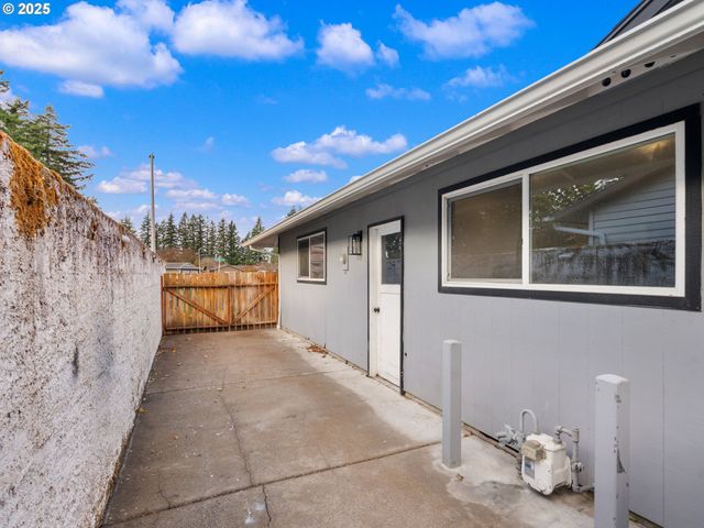 824 Se 207TH Ave, Gresham, OR 97030