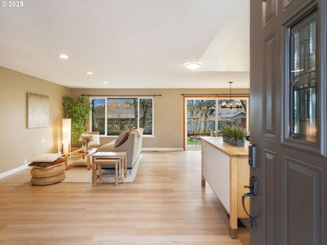 824 Se 207TH Ave, Gresham, OR 97030