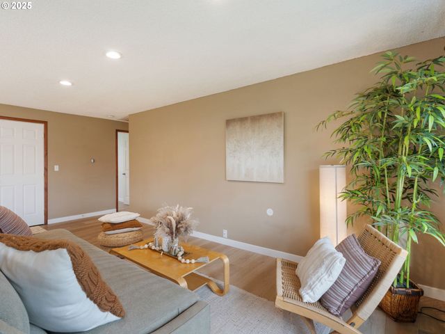 824 Se 207TH Ave, Gresham, OR 97030