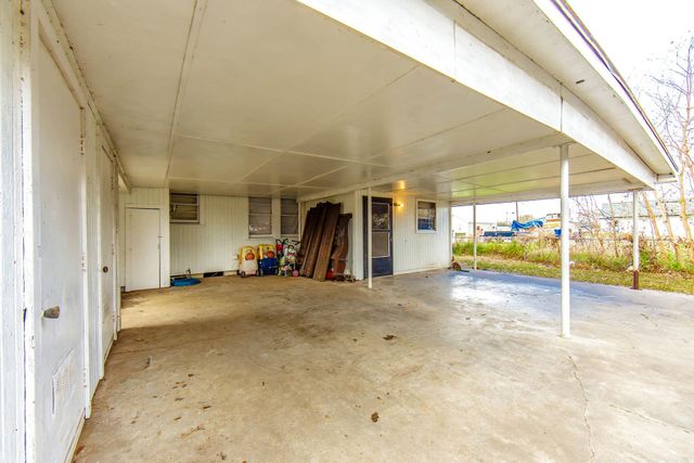 107 W 11th St, Larose, LA 70373