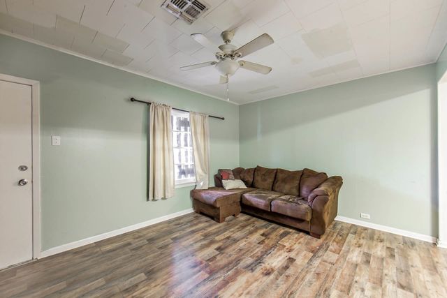 107 W 11th St, Larose, LA 70373