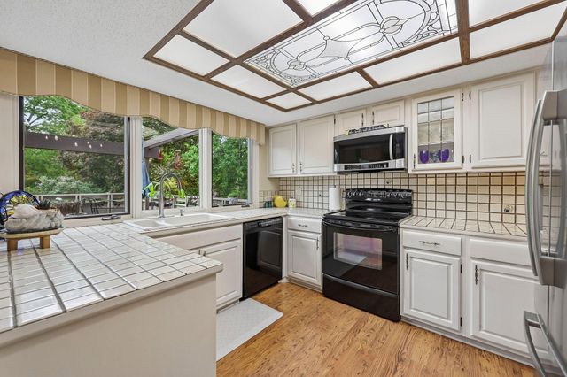 28 Birnamwood Drive, Burnsville, MN 55337