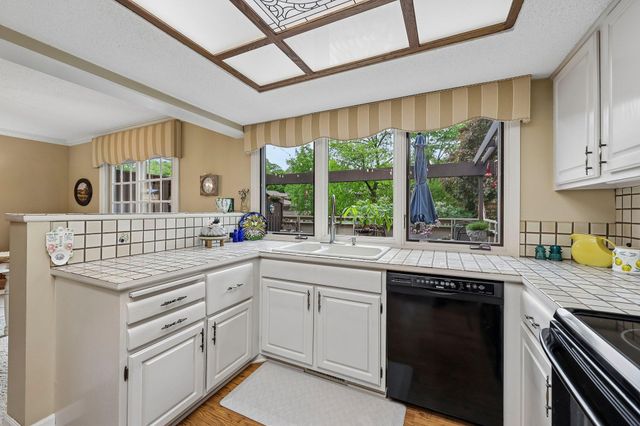 28 Birnamwood Drive, Burnsville, MN 55337