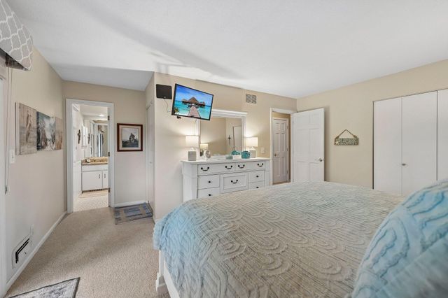 28 Birnamwood Drive, Burnsville, MN 55337