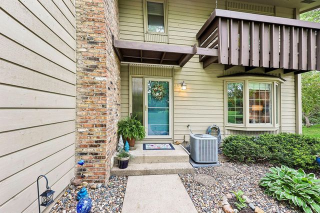 28 Birnamwood Drive, Burnsville, MN 55337