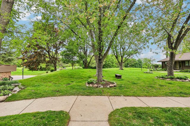 28 Birnamwood Drive, Burnsville, MN 55337