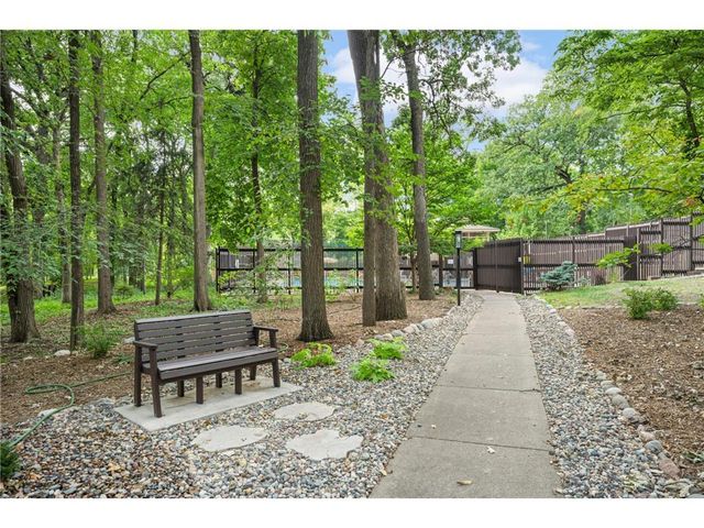28 Birnamwood Drive, Burnsville, MN 55337