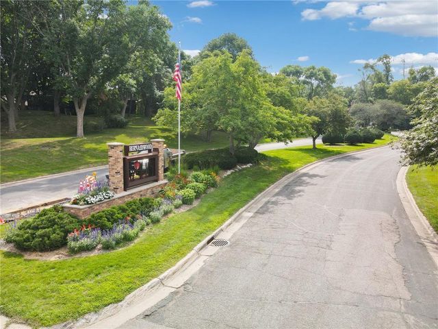 28 Birnamwood Drive, Burnsville, MN 55337