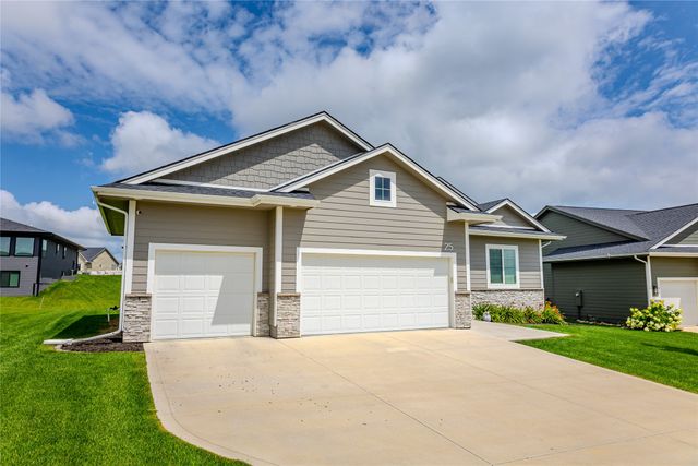 25 NW Valleyview Drive, Waukee, IA 50263