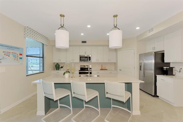 5632 SUMMIT POINTE CIRCLE 104, Bradenton, FL 34210