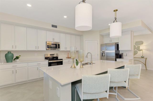 5632 SUMMIT POINTE CIRCLE 104, Bradenton, FL 34210