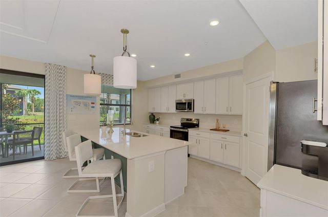 5632 SUMMIT POINTE CIRCLE 104, Bradenton, FL 34210