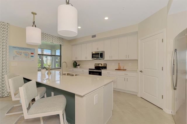 5632 SUMMIT POINTE CIRCLE 104, Bradenton, FL 34210