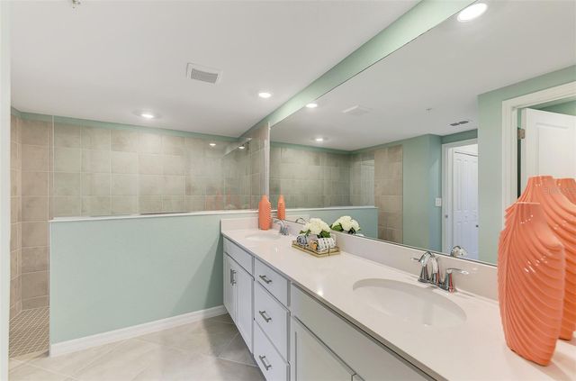 5632 SUMMIT POINTE CIRCLE 104, Bradenton, FL 34210