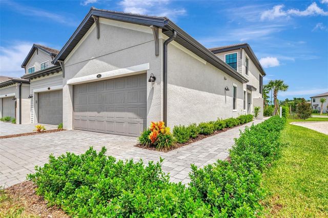 5632 SUMMIT POINTE CIRCLE 104, Bradenton, FL 34210
