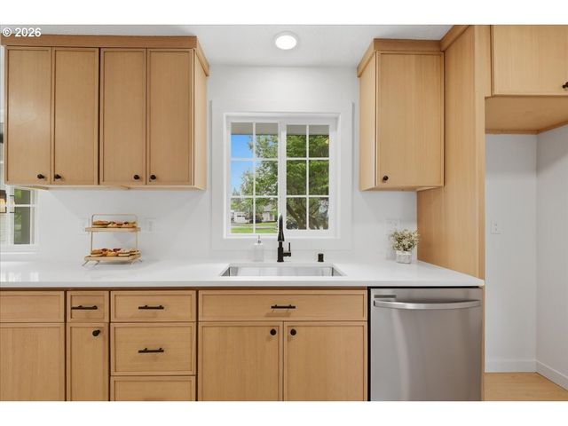 7204 Nw OVERLOOK Dr, Vancouver, WA 98665