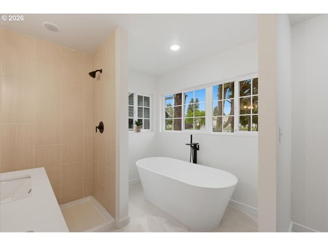 7204 Nw OVERLOOK Dr, Vancouver, WA 98665
