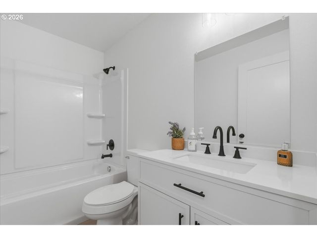 7204 Nw OVERLOOK Dr, Vancouver, WA 98665