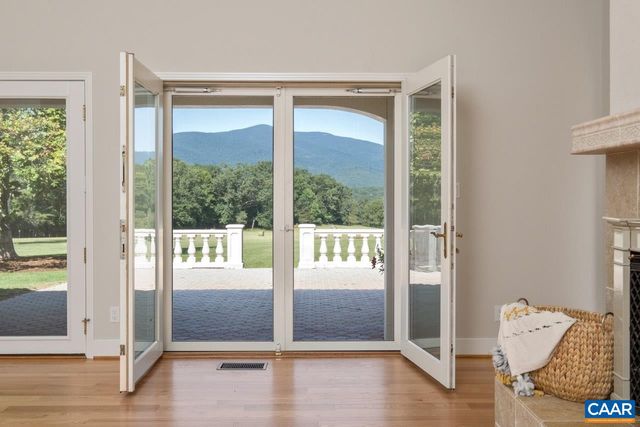 8540 TAYLOR CREEK RD, Afton, VA 22920