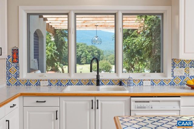 8540 TAYLOR CREEK RD, Afton, VA 22920