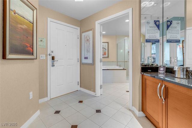 125 East HARMON Avenue 809, Las Vegas, NV 89109