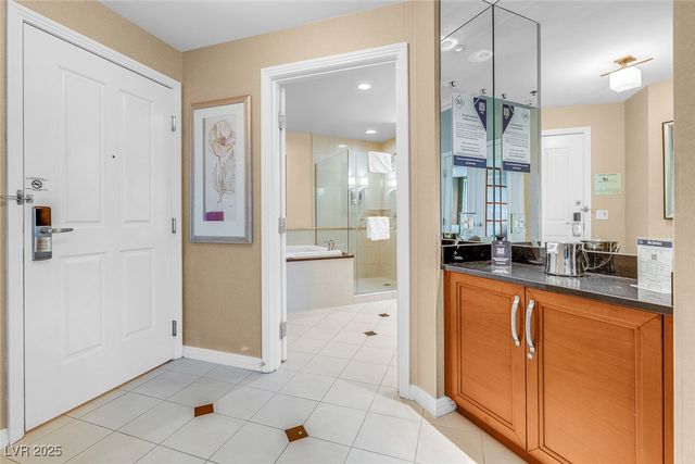 125 East HARMON Avenue 809, Las Vegas, NV 89109