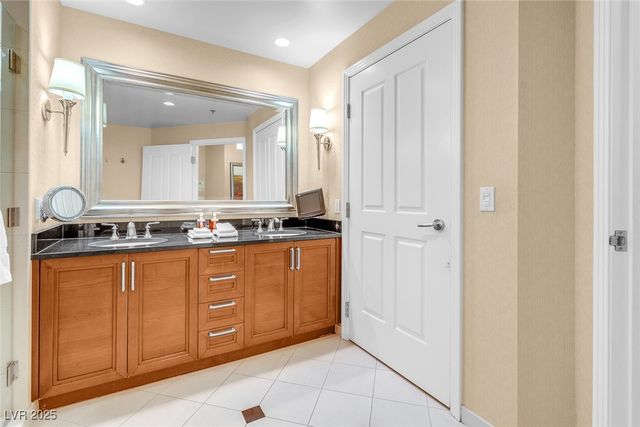 125 East HARMON Avenue 809, Las Vegas, NV 89109