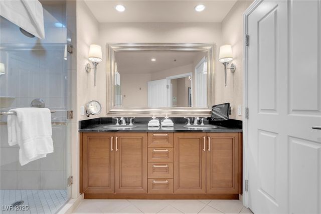 125 East HARMON Avenue 809, Las Vegas, NV 89109