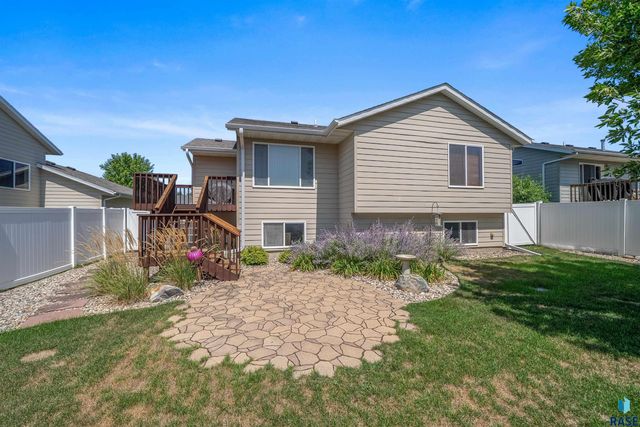 7405 W 51st St Street, Sioux Falls, SD 57106