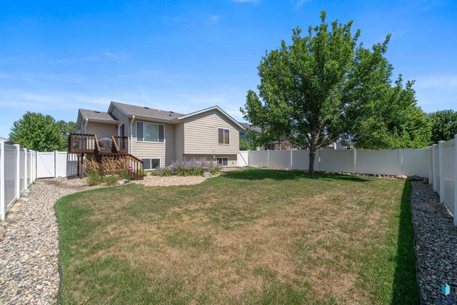 7405 W 51st St Street, Sioux Falls, SD 57106