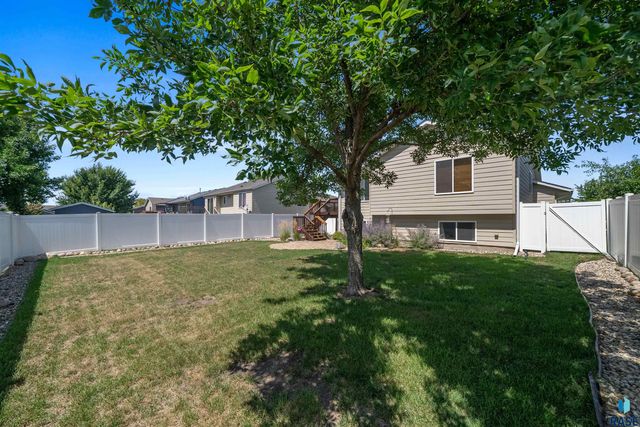 7405 W 51st St Street, Sioux Falls, SD 57106