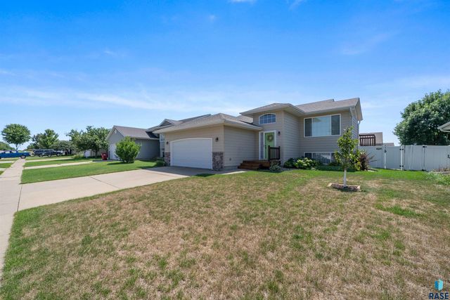7405 W 51st St Street, Sioux Falls, SD 57106