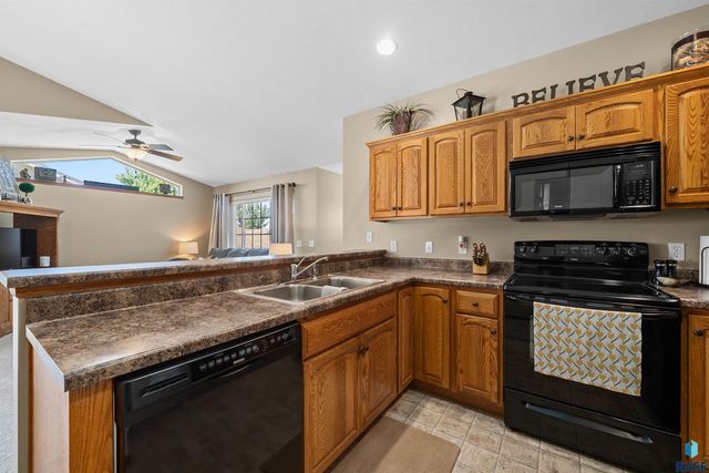 7405 W 51st St Street, Sioux Falls, SD 57106