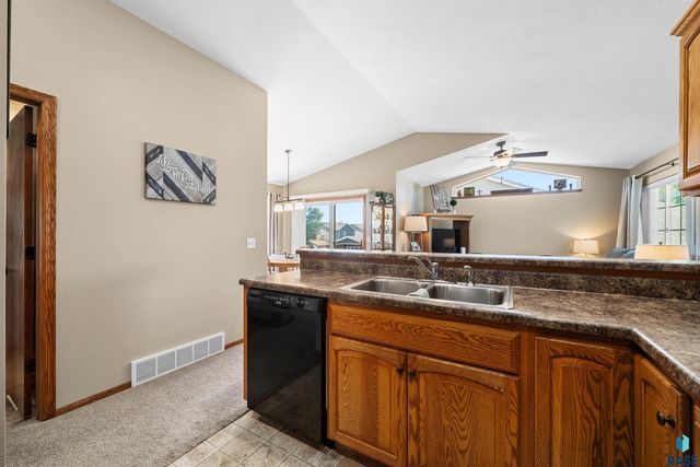 7405 W 51st St Street, Sioux Falls, SD 57106