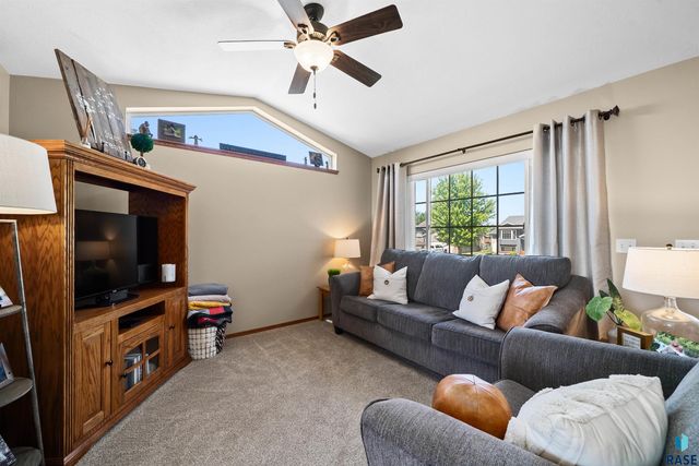 7405 W 51st St Street, Sioux Falls, SD 57106
