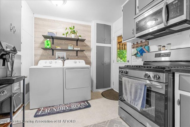 5937 Hughes Road, Lansing, MI 48911