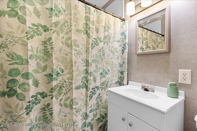 5937 Hughes Road, Lansing, MI 48911