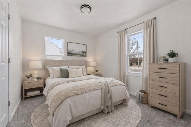 136 W CECIL STREET, Neenah, WI 54956