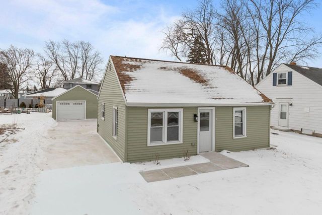 136 W CECIL STREET, Neenah, WI 54956