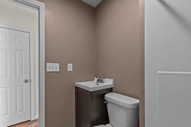 136 W CECIL STREET, Neenah, WI 54956