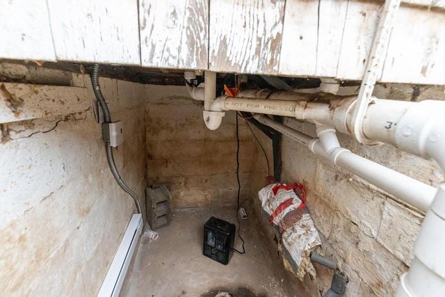 136 W CECIL STREET, Neenah, WI 54956