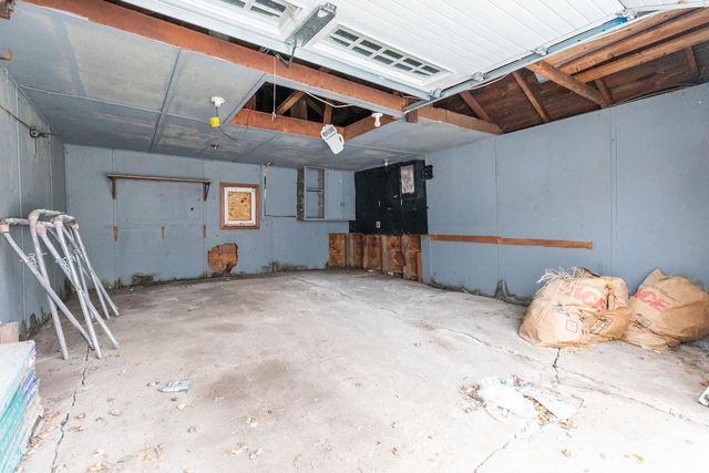 136 W CECIL STREET, Neenah, WI 54956